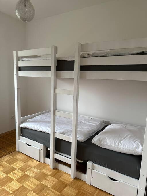 Freundliche Wohnung Naehe Weinstrasse Fuer 5 Personen Wagna Ngoại thất bức ảnh